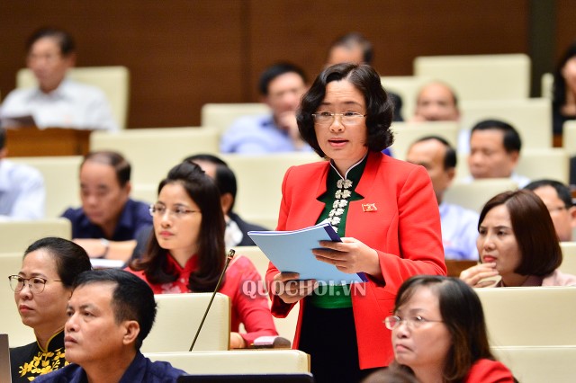 ĐBQH LÒ THỊ LUYẾN: CHẤT VẤN BỘ TRƯỞNG BỘ NỘI VỤ LÊ VĨNH TÂN VỀ ĐIỀU KIỆN DỰ THI NÂNG NGẠCH CHUYÊN VIÊN CHÍNH VÀ CHUYÊN VIÊN CAO CẤP